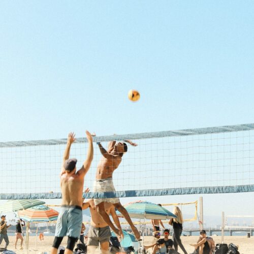 Passez de bonnes vacances, faîtes du Beach Volley partout où vous trouverez un terrain