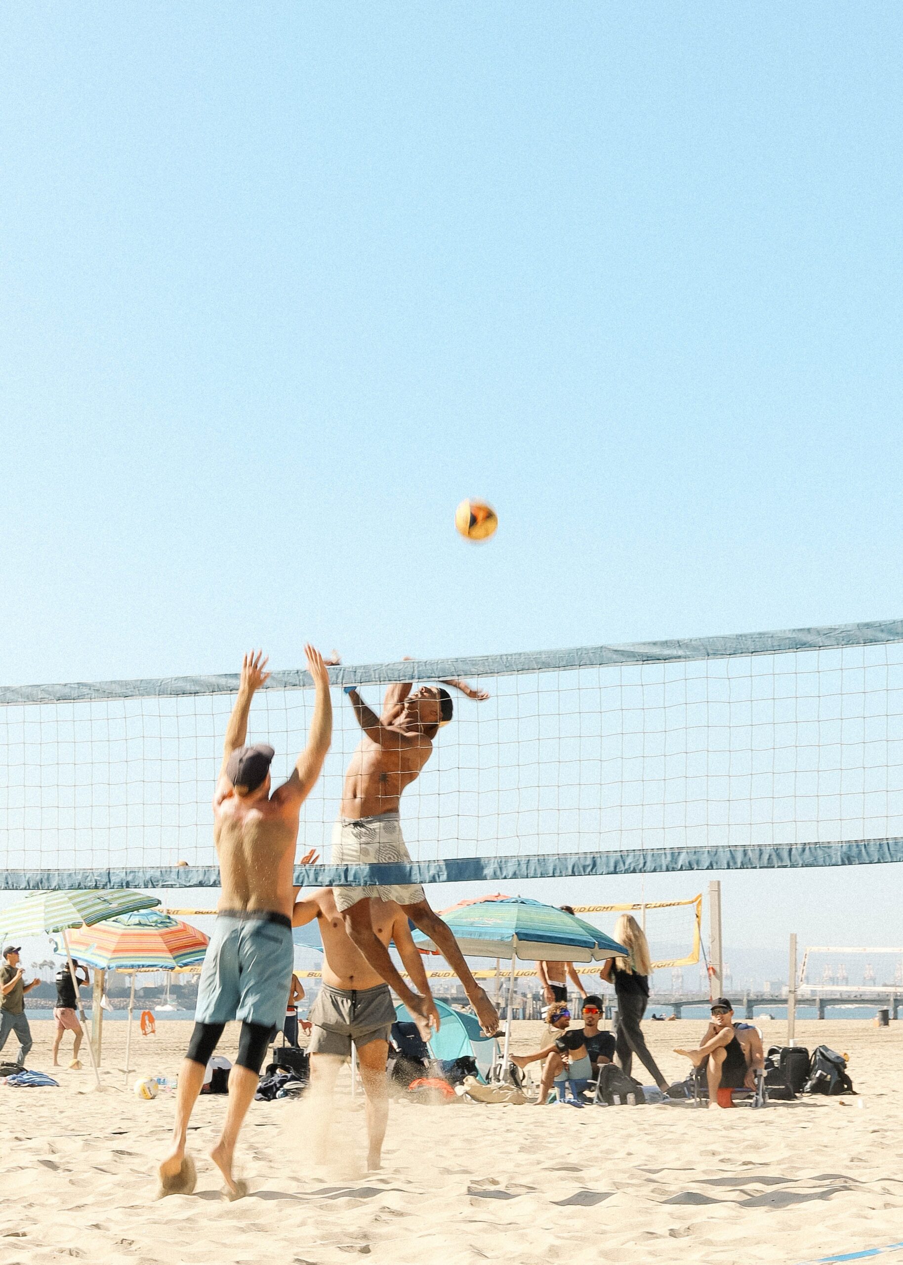 Passez de bonnes vacances, faîtes du Beach Volley partout où vous trouverez un terrain